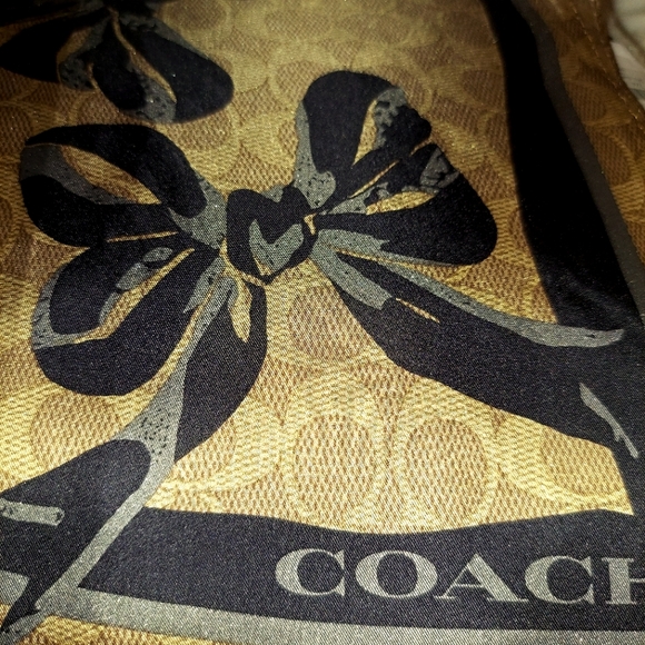 Coach NWT Signature Square Silk Bow Scarf in Medium Khaki and Black 23"Sq - Picture 2 of 14